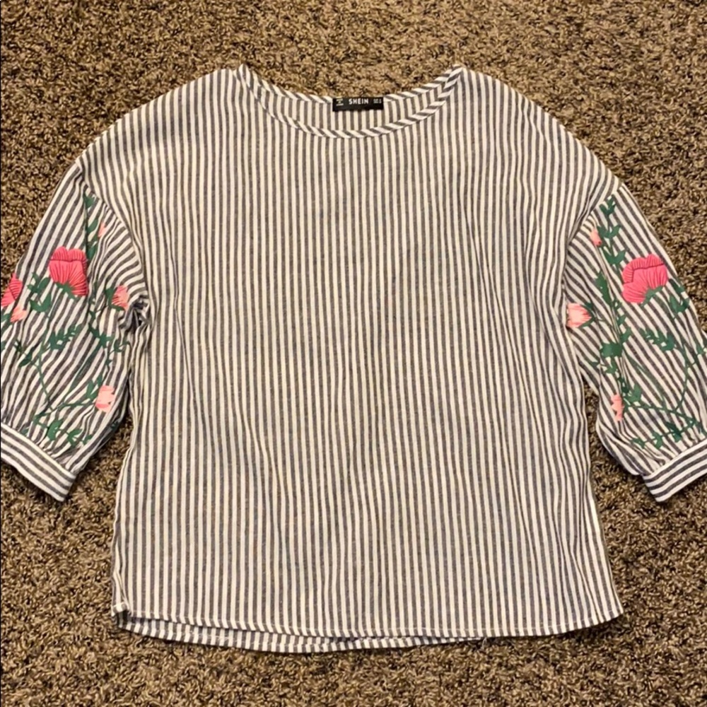 Quarter length striped shirt with roses
